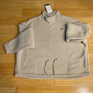 NWT Women Oversized Therma Fit Nike Sweater Size M Supper Soft W/ Pockets